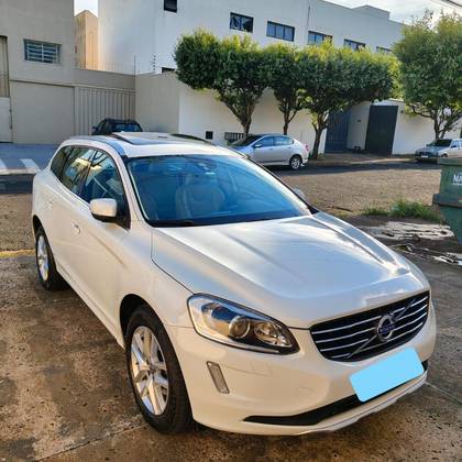 VOLVO XC60 2.0 T5 MOMENTUM GASOLINA 4P AUTOMÁTICO